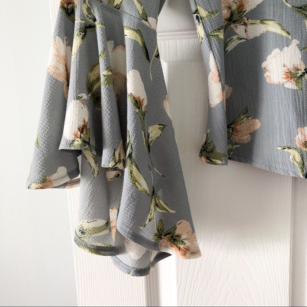 Etiquette Cropped Floral Blouse with Bell Sleeves - Picture 2 of 5
